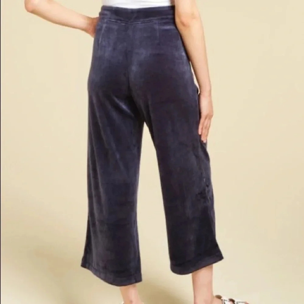 JUICY COUTURE Velour Wide Leg Cropped Pant - Picture 2 of 11